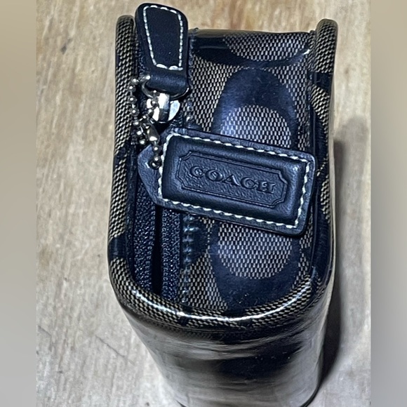 Coach cosmetic case w/mirror black logo - Picture 3 of 12